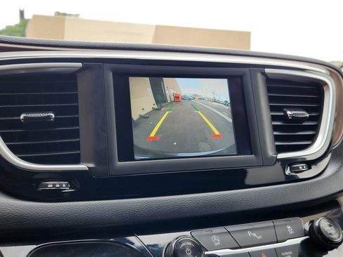 Used 2018 Chrysler Pacifica Touring Plus FWD image 24