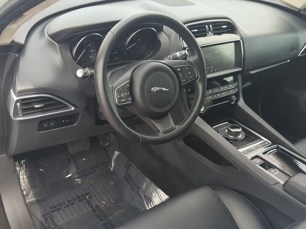 Used 2020 Jaguar F-PACE Premium AWD/4WD image 2