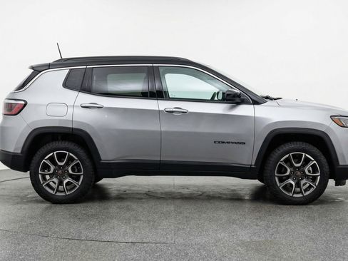 Used 2025 Jeep Compass Trailhawk AWD/4WD image 11