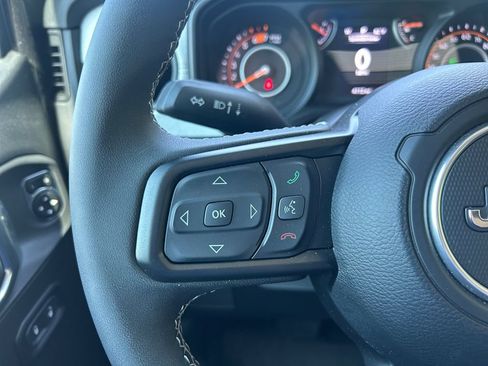 Used 2025 Jeep Wrangler Unlimited Sport AWD/4WD image 32