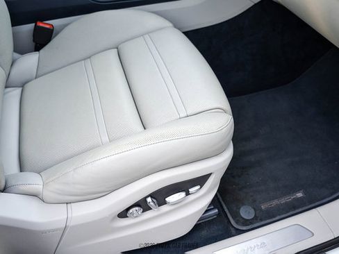 Used 2020 Porsche Cayenne AWD/4WD image 48