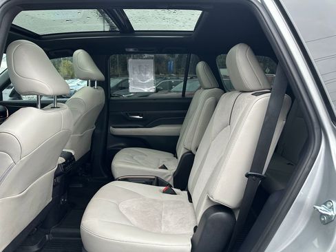 Used 2024 Toyota Grand Highlander AWD Hybrid image 14