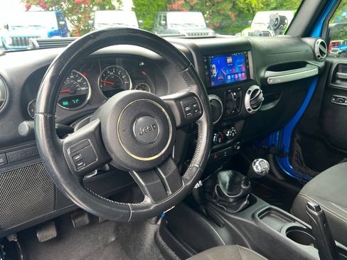 Used 2016 Jeep Wrangler Unlimited Rubicon AWD/4WD image 17