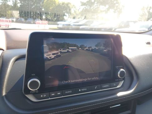 Used 2023 Nissan Rogue S FWD image 25