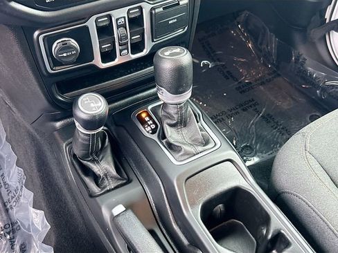 Used 2025 Jeep Wrangler Unlimited Sahara AWD/4WD image 13