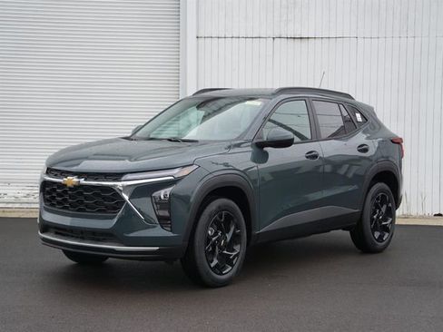 New 2026 Chevrolet Trax LT FWD image 1