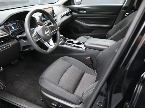 Used 2024 Nissan Altima 2.5 SV image 9