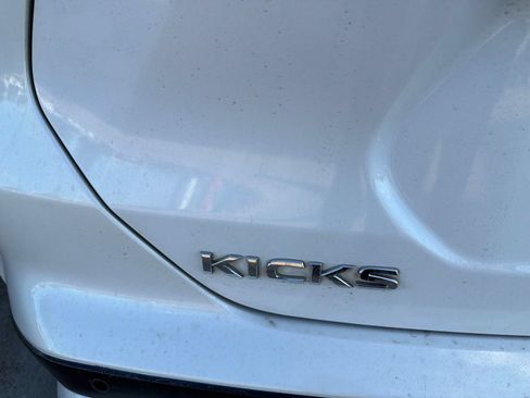Used 2022 Nissan Kicks SV FWD image 11