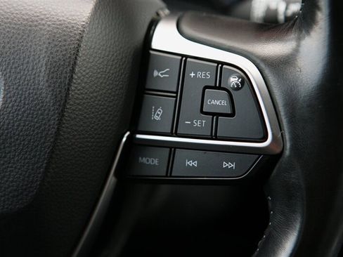 Used 2021 Toyota Highlander XLE image 22