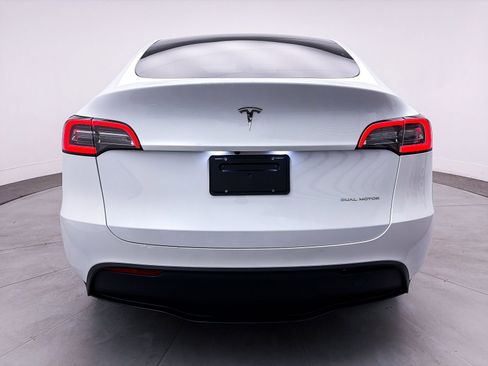 Used 2023 Tesla Model Y Long Range image 14