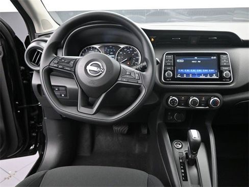 New 2025 Nissan Kicks Play S image 11