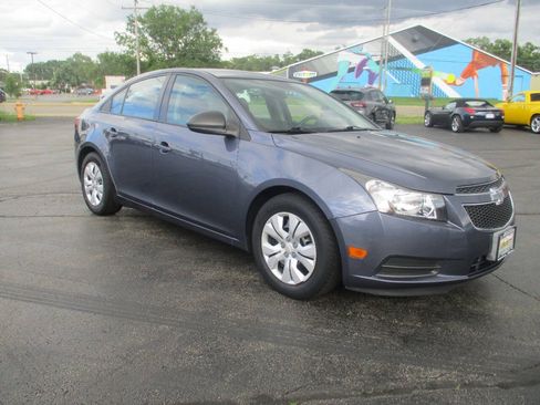 Used 2014 Chevrolet Cruze LS FWD image 9