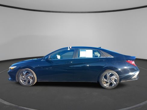 Used 2024 Hyundai Elantra SEL w/ Convenience Package image 15