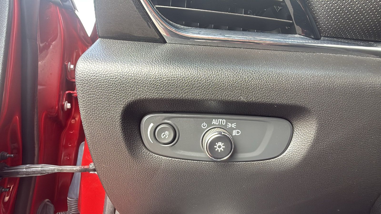 Used 2023 Chevrolet Traverse RS FWD image 13