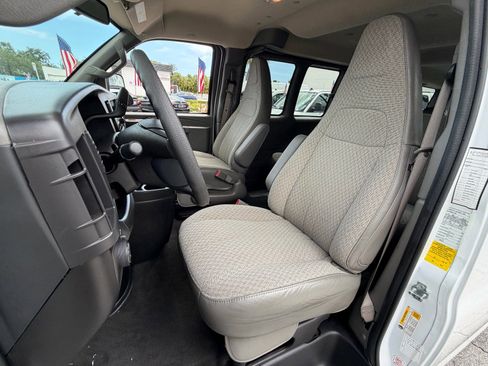 Used 2025 Chevrolet Express 3500 LT w/ LT Preferred Equipment Group RWD image 8