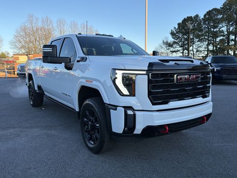 Used 2024 GMC Sierra 2500 AT4 w/ AT4 Premium Plus Package image 3