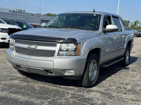 Used 2010 Chevrolet Avalanche LT w/ Luxury Package AWD/4WD image 7