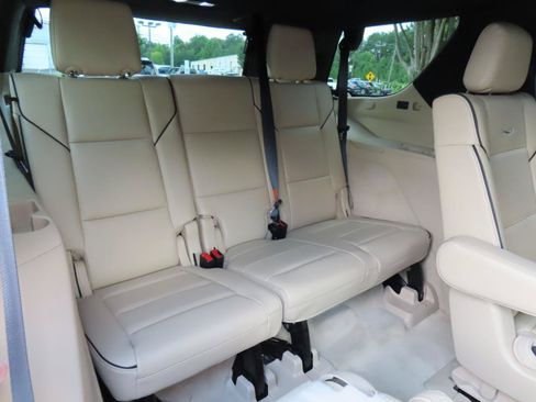 Used 2021 Cadillac Escalade Premium Luxury w/ Driver Assist Tech Package AWD/4WD image 21