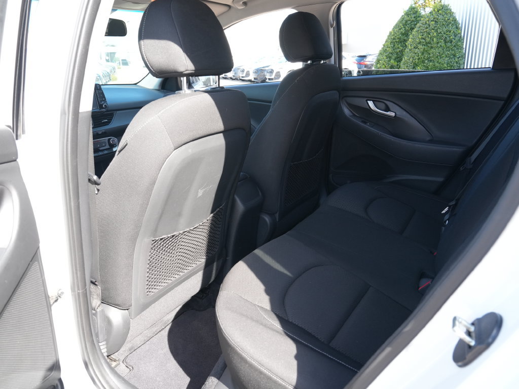 Used 2018 Hyundai Elantra GT FWD image 23