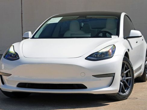 Used 2022 Tesla Model 3 RWD image 3