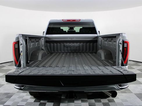 Used 2025 GMC Sierra 3500 AT4 image 8