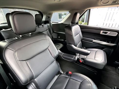 Used 2023 Ford Explorer Limited image 19
