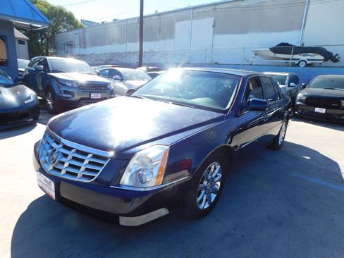 Used 2009 Cadillac DTS w/ Trunk Convenience Package image 3