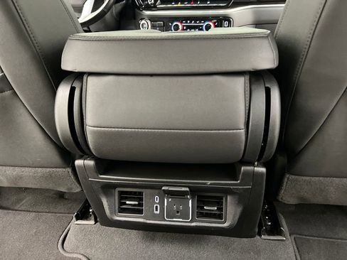 Used 2025 GMC Sierra 1500 SLT AWD/4WD image 17