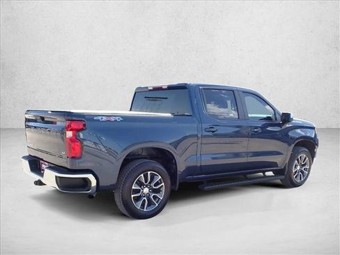 Used 2022 Chevrolet Silverado 1500 LT AWD/4WD image 4