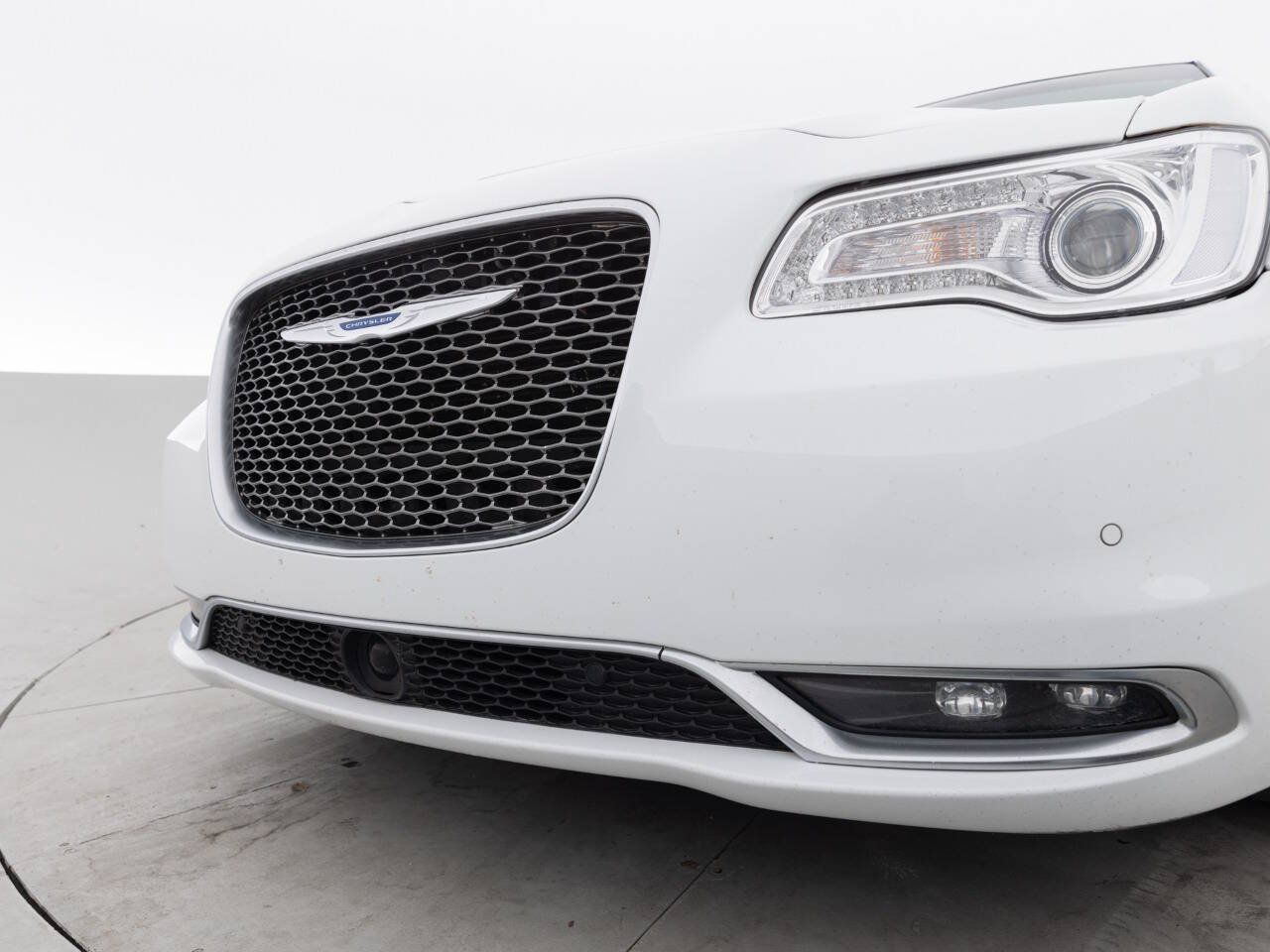 Used 2017 Chrysler 300 C Platinum w/ Safetytec Plus Group RWD image 15