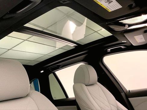 Used 2024 BMW X5 xDrive40i w/ M Sport Package image 26