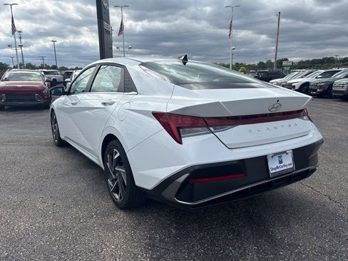 Certified 2025 Hyundai Elantra SEL FWD image 15