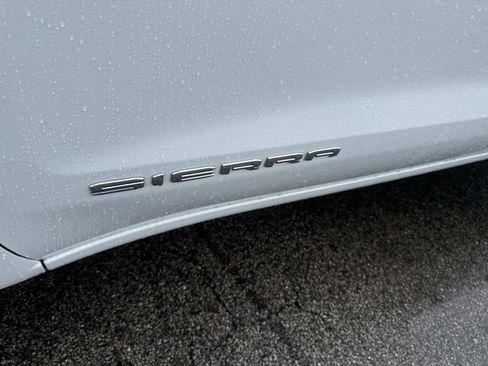 Used 2025 GMC Sierra 1500 SLT image 16