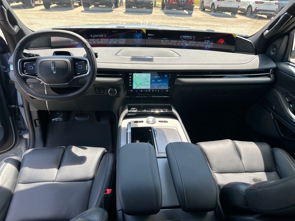 New 2025 Lincoln Navigator Reserve w/ Jet Appearance Package AWD/4WD image 4