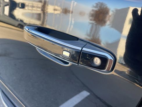 Used 2016 Chevrolet Suburban LTZ image 10