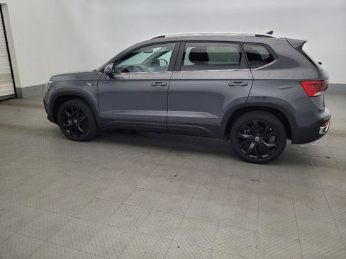 Used 2023 Volkswagen Taos SE FWD image 3