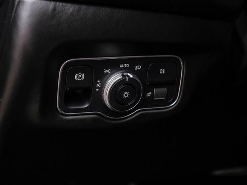 Used 2020 Aston Martin DB11 Coupe RWD image 29