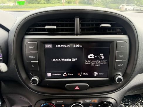Certified 2025 Kia Soul LX w/ LX Technology Package FWD image 17