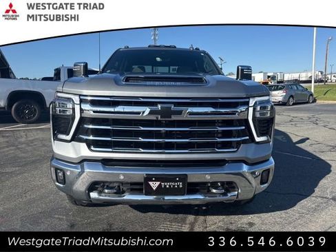 Used 2025 Chevrolet Silverado 2500 LTZ w/ LTZ Premium Package image 2