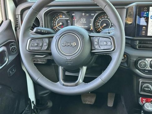 Used 2026 Jeep Gladiator Mojave AWD/4WD image 12