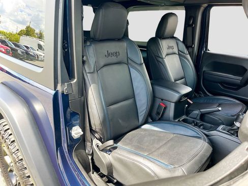 Used 2025 Jeep Wrangler Sport AWD/4WD image 26