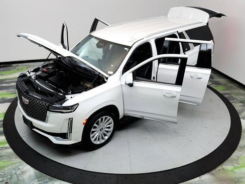 Used 2022 Cadillac Escalade ESV Luxury image 36