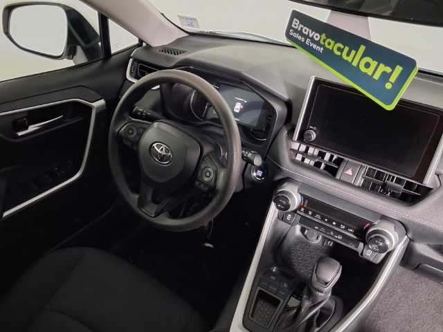 Used 2025 Toyota RAV4 XLE FWD image 16