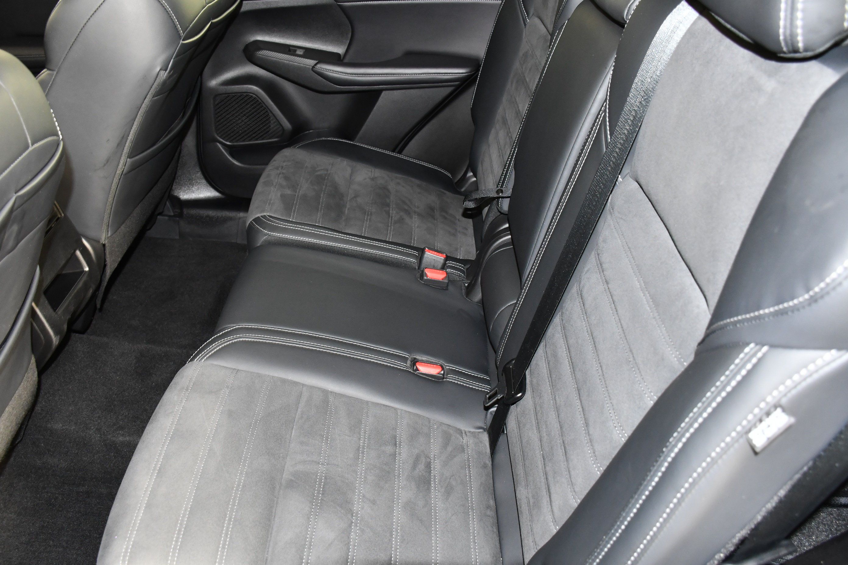 Used 2024 Mitsubishi Outlander SE AWD/4WD image 47