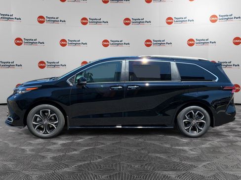 New 2026 Toyota Sienna Platinum AWD/4WD image 4