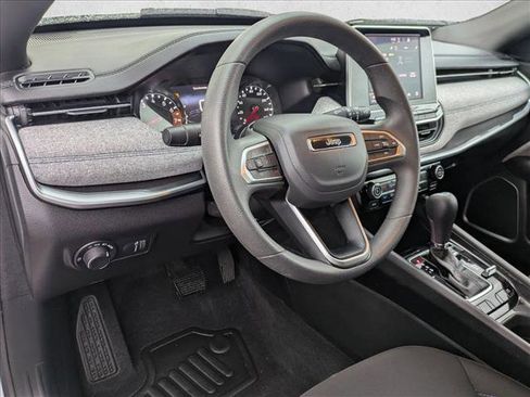 Used 2025 Jeep Compass Sport image 9