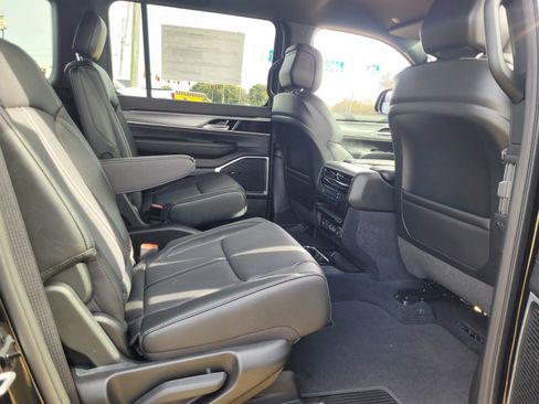 New 2026 Jeep Grand Wagoneer Limited image 9