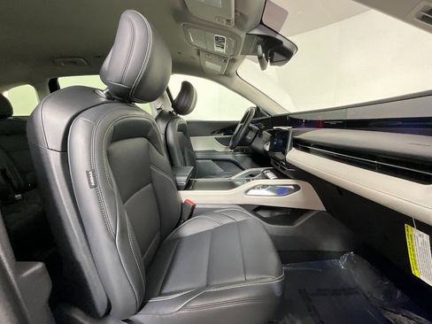 Used 2025 Lincoln Nautilus Premier image 20