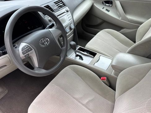 Used 2011 Toyota Camry LE image 4