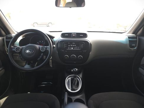 Used 2018 Kia Soul FWD image 17